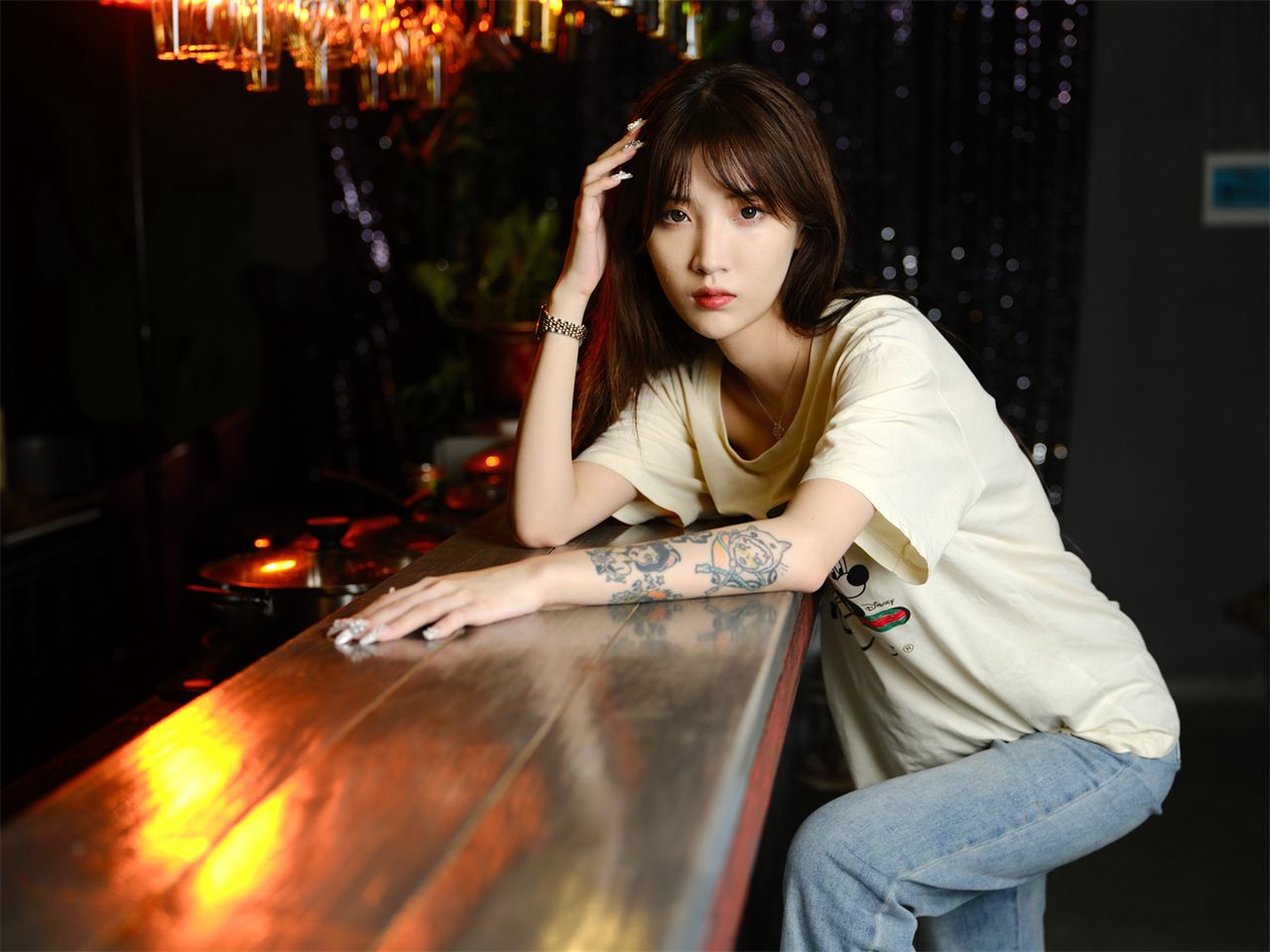 This is the first time Bai Xuejiafei's previously unreleased denim T-shirt has been shown.