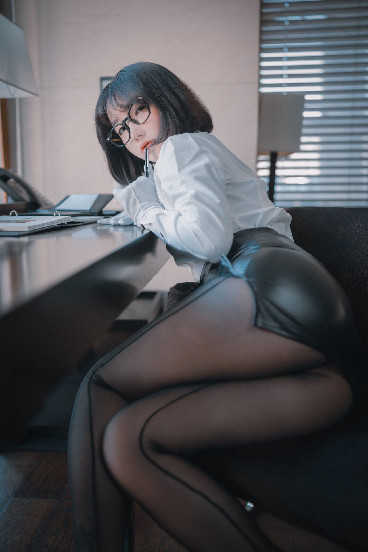 Son Yeeun Naughty Supervisor Set.01